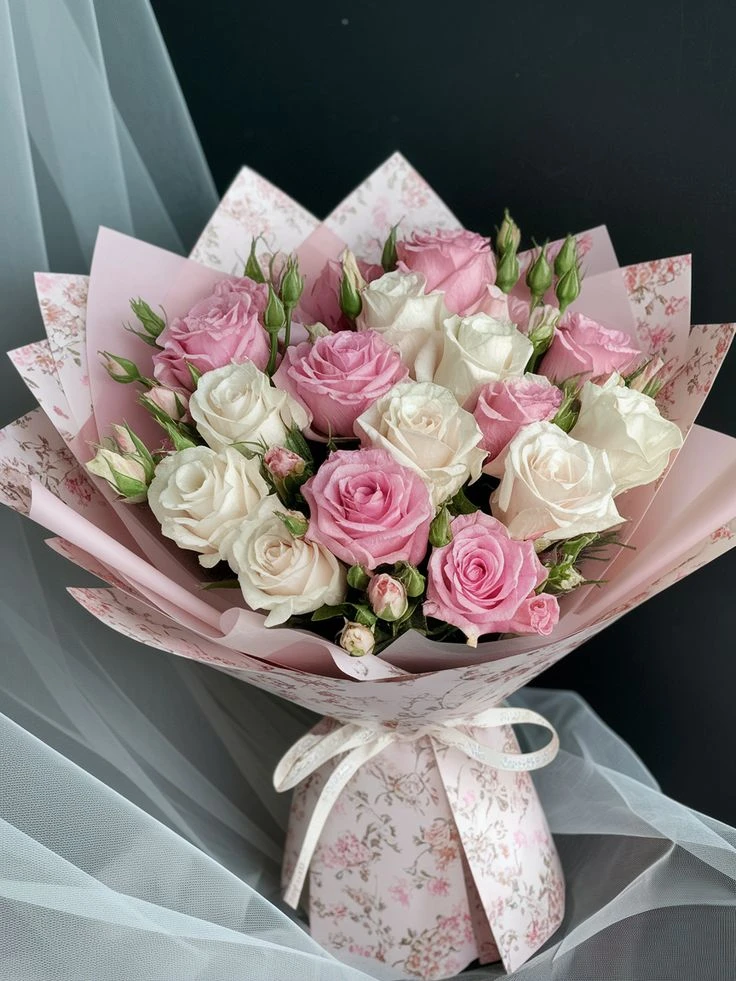 15 Adet Beyaz Pembe Gül Mix