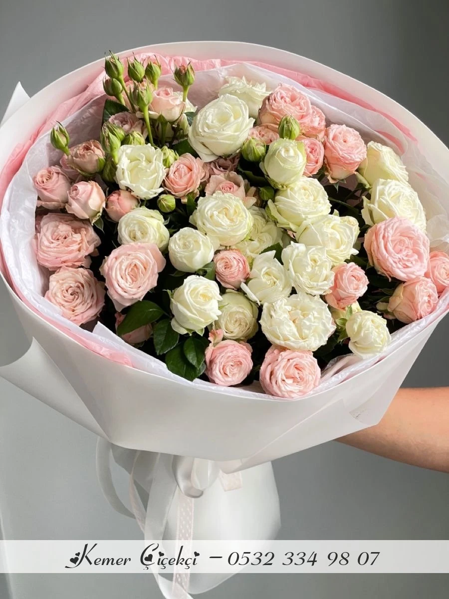 41 Adet Pudra Ve Beyaz Renk Karişik Gül Buketi̇