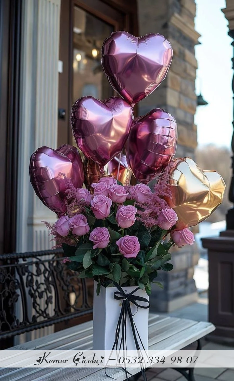 7 Adet Balon  İle Bi̇rli̇kte Güller