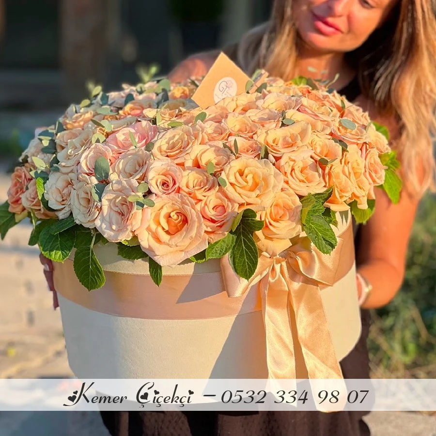 Kutuda 101 Adet Şampanya Renk Gül