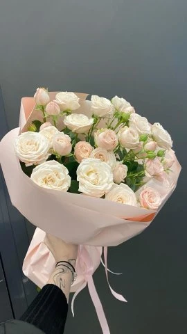 25 Adet Somon Ve Beyaz Renk Karişik Gül Buketi̇